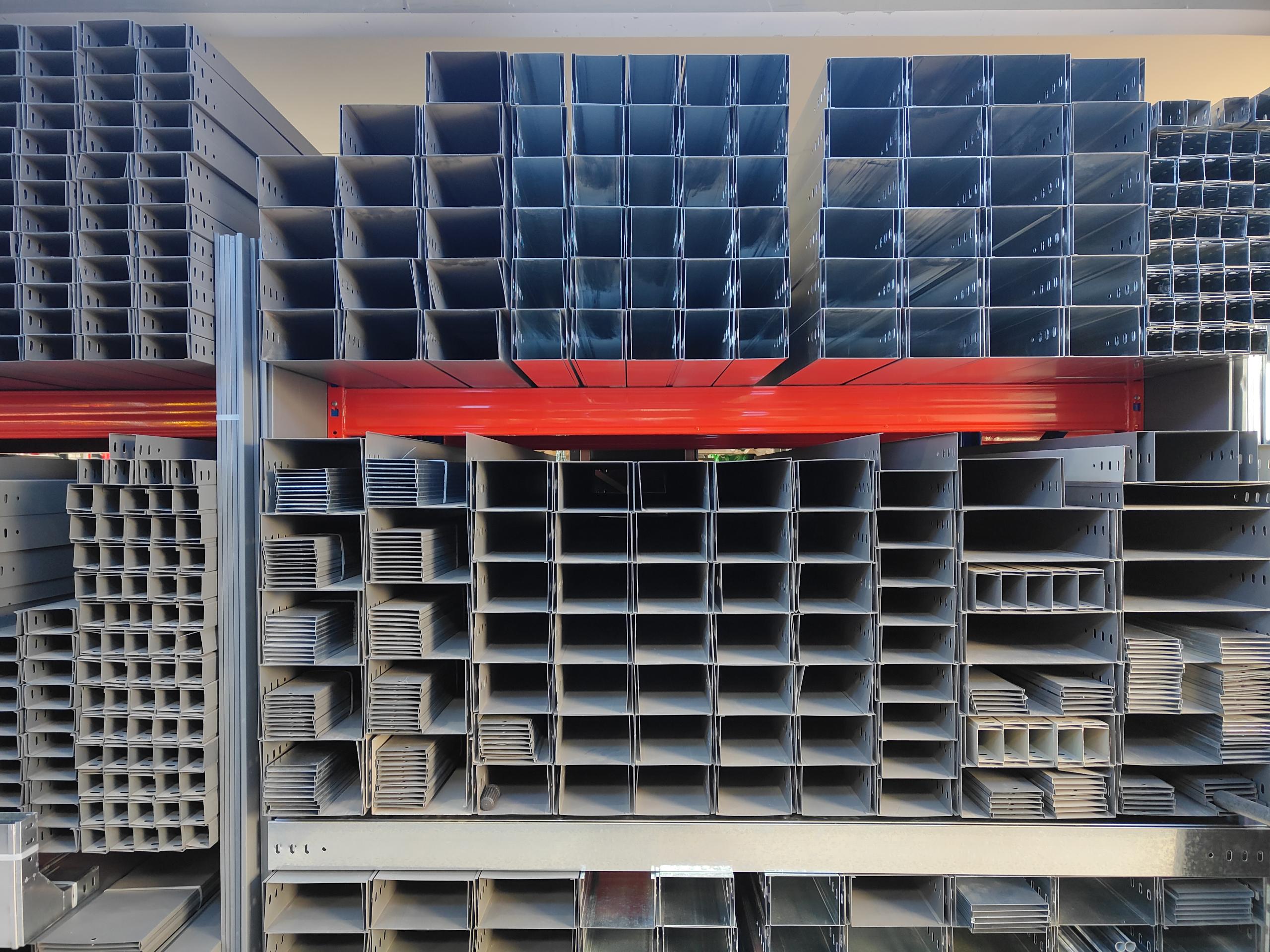 灰色噴塑電纜橋架